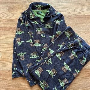 Star Wars The Mandalorian Baby Yoda Grogu boy size 10 pajama set